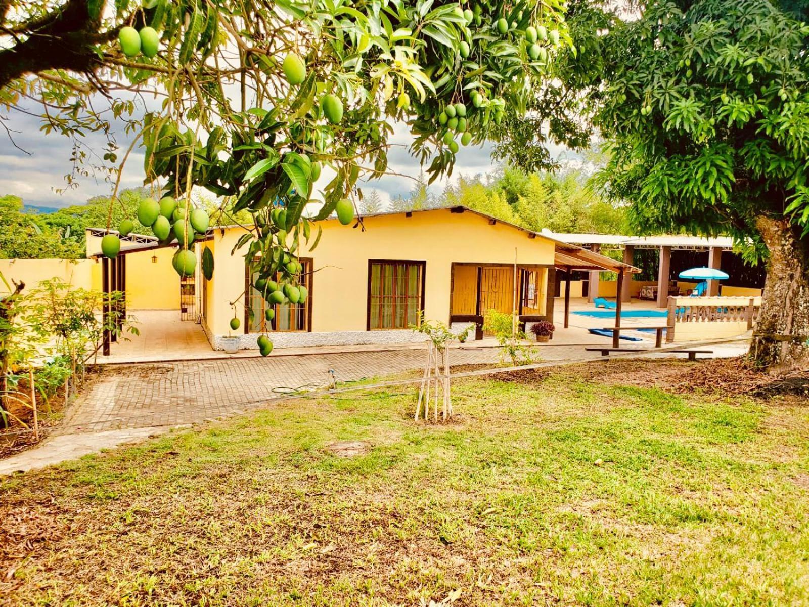 瓜拉廷格塔Chacara Charmosa Com Piscina, Campo De Futebol别墅 外观 照片