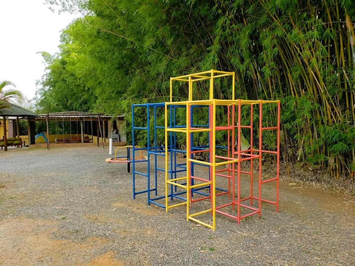 瓜拉廷格塔Chacara Charmosa Com Piscina, Campo De Futebol别墅 外观 照片